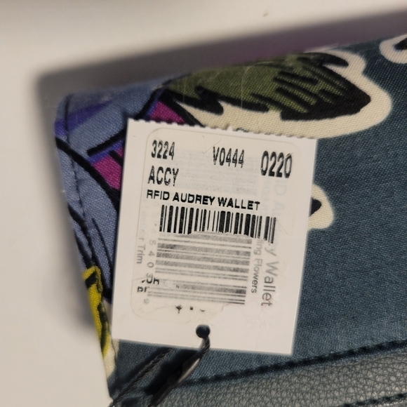 Vera Bradley NWT Falling Flowers RFID Audrey Wallet. - Picture 9 of 15